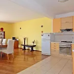 Andrea Apartment *